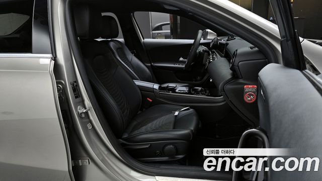 Mercedes-Benz A-Class 2020 — photo 10