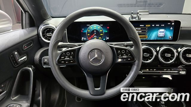 Mercedes-Benz A-Class 2020 — photo 13