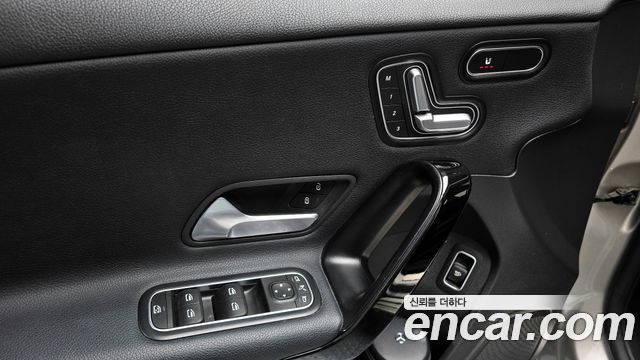 Mercedes-Benz A-Class 2020 — photo 17