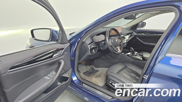 BMW 5-Series 2021 — photo 10