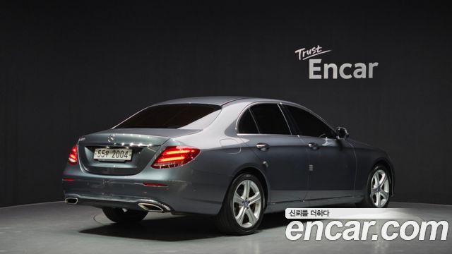 Mercedes-Benz E-Class 2017 — photo 2