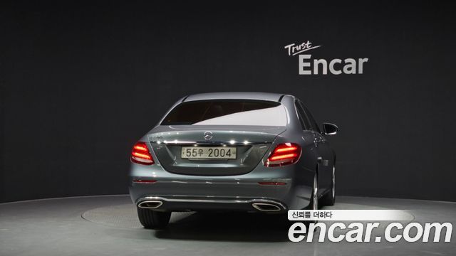 Mercedes-Benz E-Class 2017 — photo 4