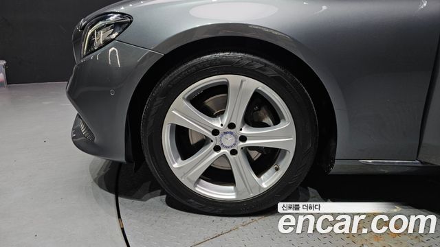 Mercedes-Benz E-Class 2017 — photo 5