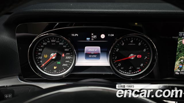 Mercedes-Benz E-Class 2017 — photo 8