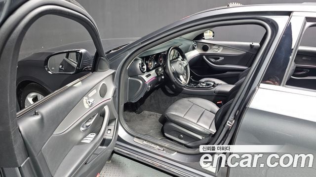 Mercedes-Benz E-Class 2017 — photo 10