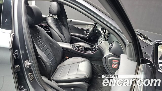 Mercedes-Benz E-Class 2017 — photo 11