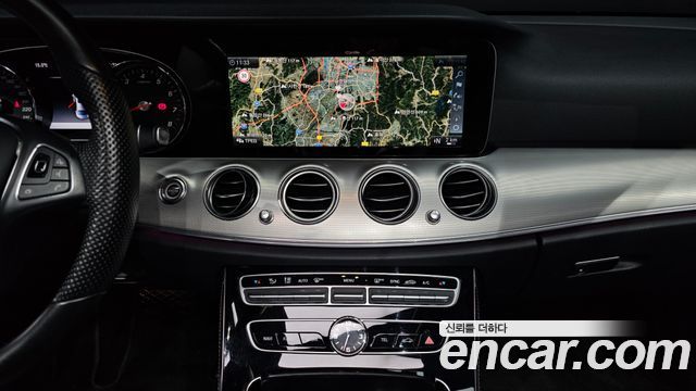 Mercedes-Benz E-Class 2017 — photo 15