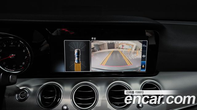Mercedes-Benz E-Class 2017 — photo 16