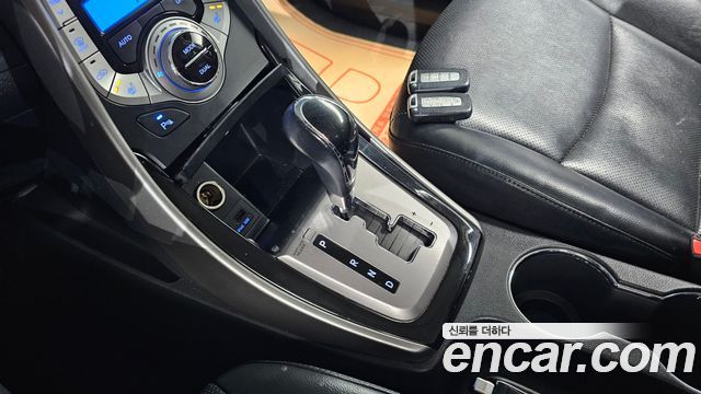 Hyundai AVANTE 2013 — photo 9