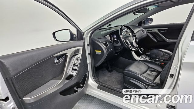 Hyundai AVANTE 2013 — photo 10