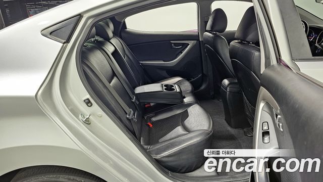 Hyundai AVANTE 2013 — photo 11