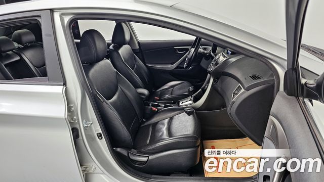 Hyundai AVANTE 2013 — photo 12