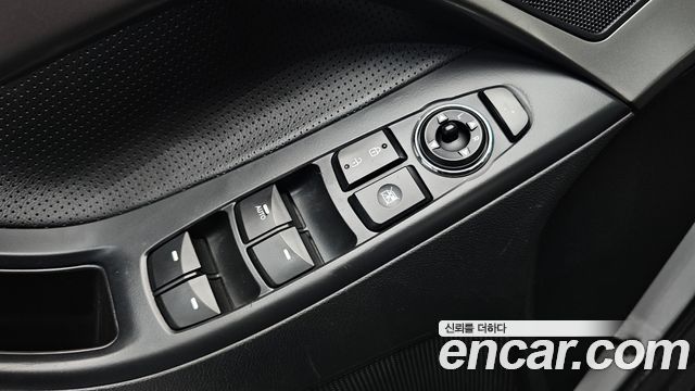 Hyundai AVANTE 2013 — photo 13