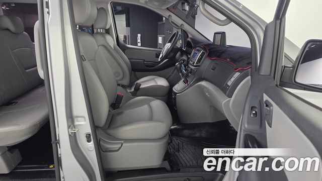 Hyundai Starex 2018 — photo 11