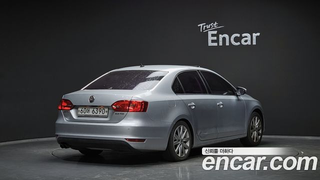 Volkswagen Jetta 2012 — photo 2