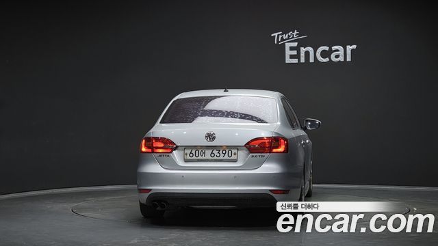 Volkswagen Jetta 2012 — photo 4