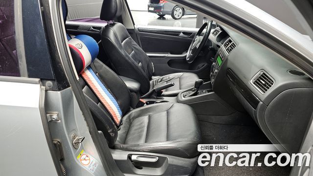 Volkswagen Jetta 2012 — photo 10