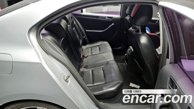 Volkswagen Jetta 2012 — photo 11