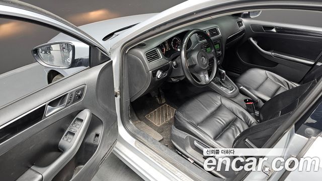 Volkswagen Jetta 2012 — photo 12