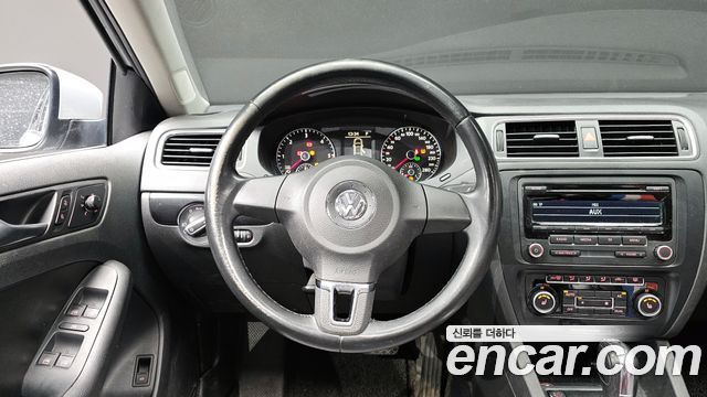 Volkswagen Jetta 2012 — photo 13
