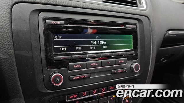 Volkswagen Jetta 2012 — photo 14