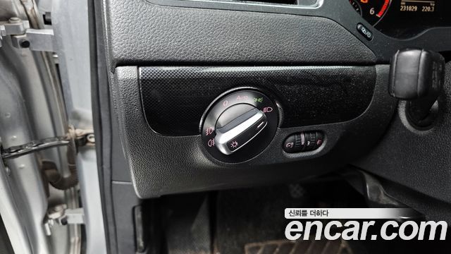 Volkswagen Jetta 2012 — photo 16