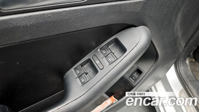 Volkswagen Jetta 2012 — photo 17