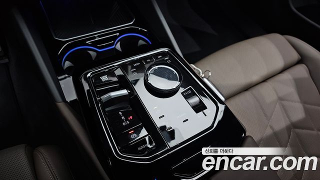 BMW 5-Series 2025 — photo 9