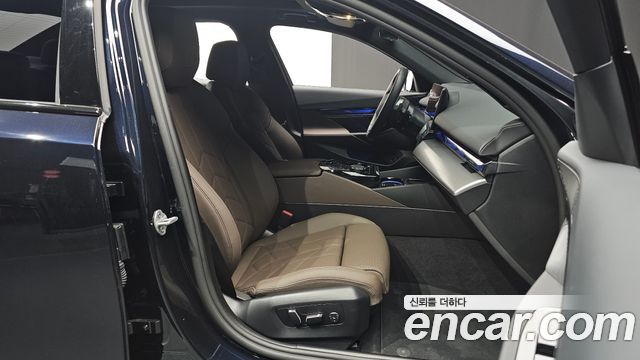 BMW 5-Series 2025 — photo 10