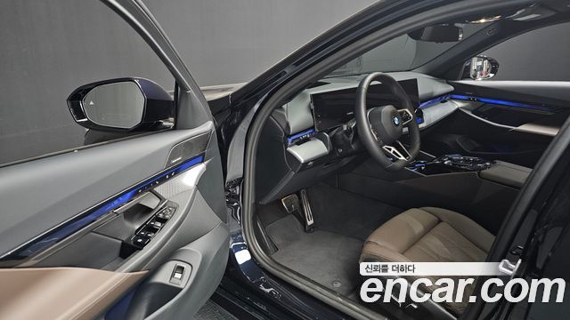 BMW 5-Series 2025 — photo 11