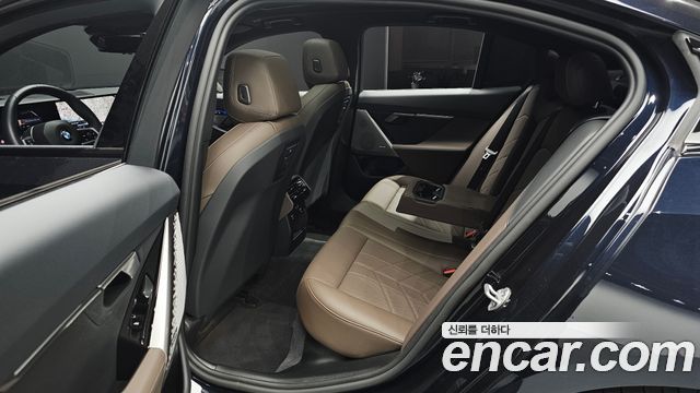 BMW 5-Series 2025 — photo 12
