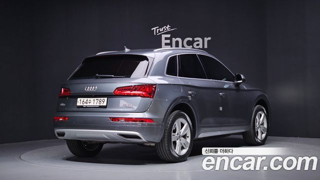 Audi Q5 2020 — photo 2