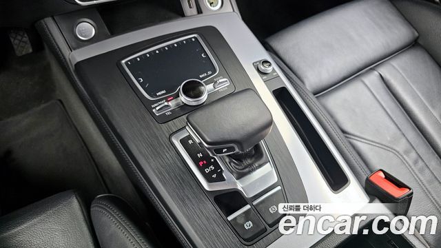 Audi Q5 2020 — photo 9