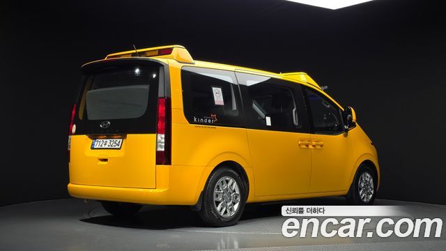 Hyundai Staria 2024 — photo 2