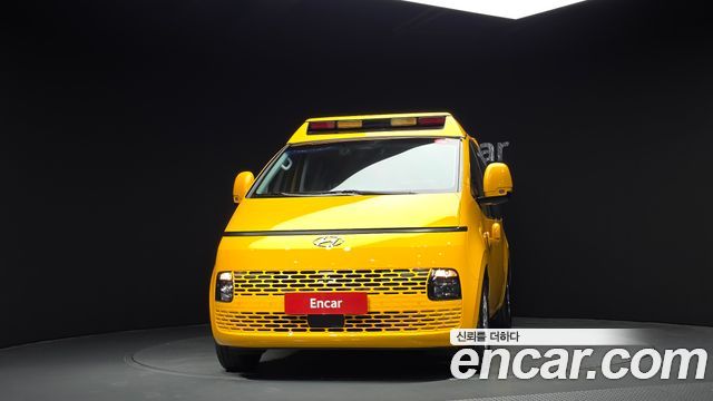 Hyundai Staria 2024 — photo 3