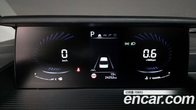 Hyundai Staria 2024 — photo 8