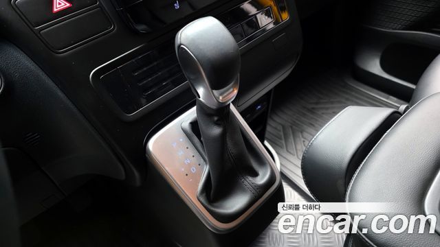 Hyundai Staria 2024 — photo 9