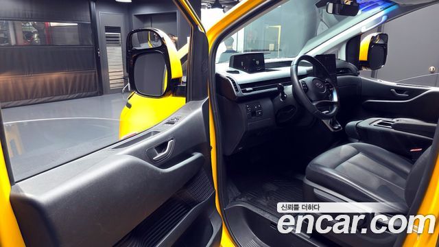 Hyundai Staria 2024 — photo 11