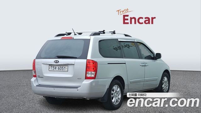 Kia Canival 2012 — photo 2