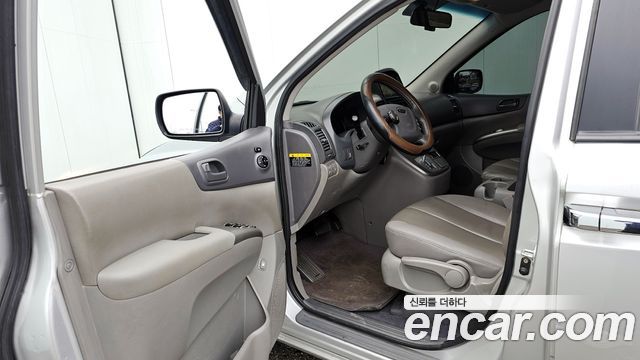 Kia Canival 2012 — photo 11