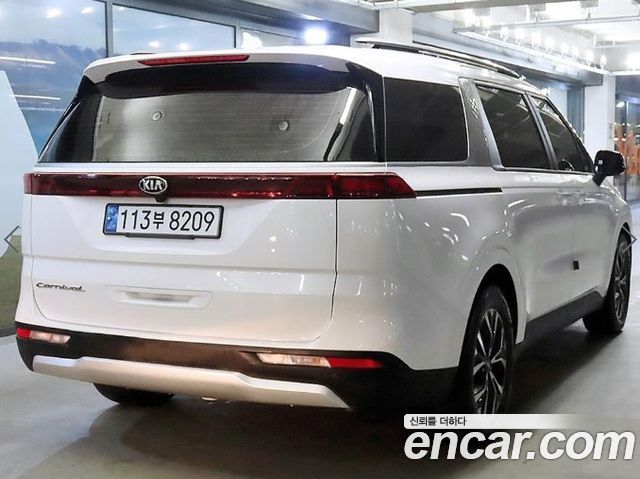 Kia Canival 2021 — photo 4