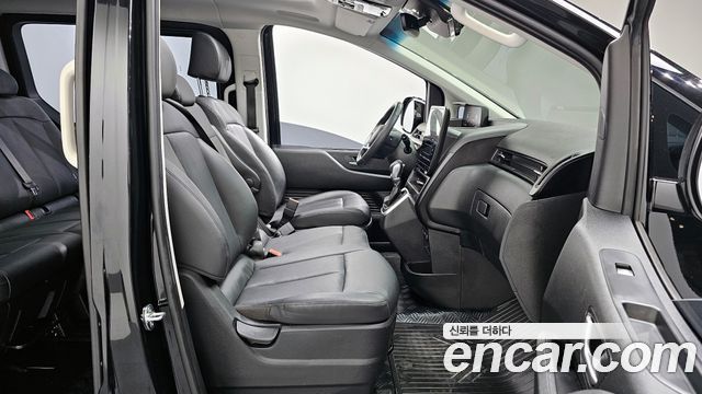 Hyundai Staria 2025 — photo 10