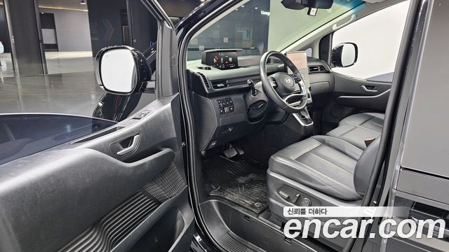 Hyundai Staria 2025 — photo 11