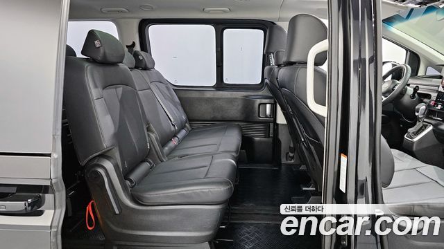 Hyundai Staria 2025 — photo 12