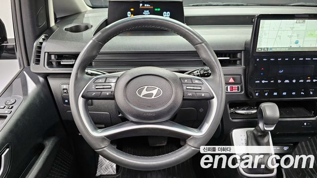Hyundai Staria 2025 — photo 13