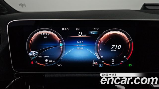 Mercedes-Benz GLA-Class 2020 — photo 8