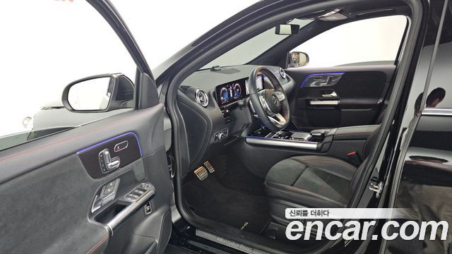 Mercedes-Benz GLA-Class 2020 — photo 10