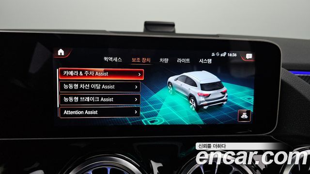 Mercedes-Benz GLA-Class 2020 — photo 17