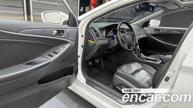 Hyundai Sonata 2012 — photo 11