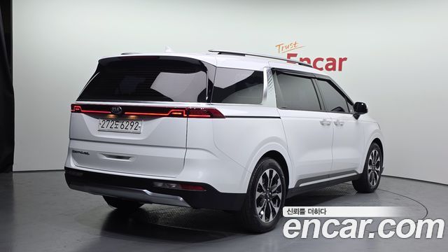 Kia Canival 2021 — photo 2